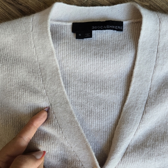 360 Cashmere Pink V Neck Cardigan Size Small - Picture 3 of 6